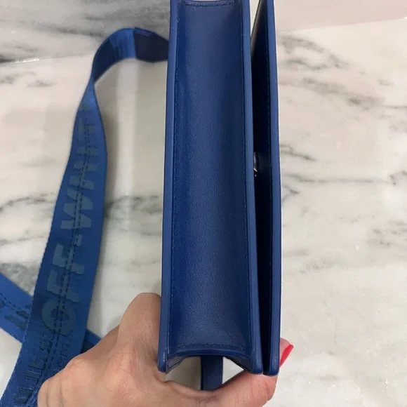 Off White brand Blue Crossbody Bag Never Used - Picture 4 of 7